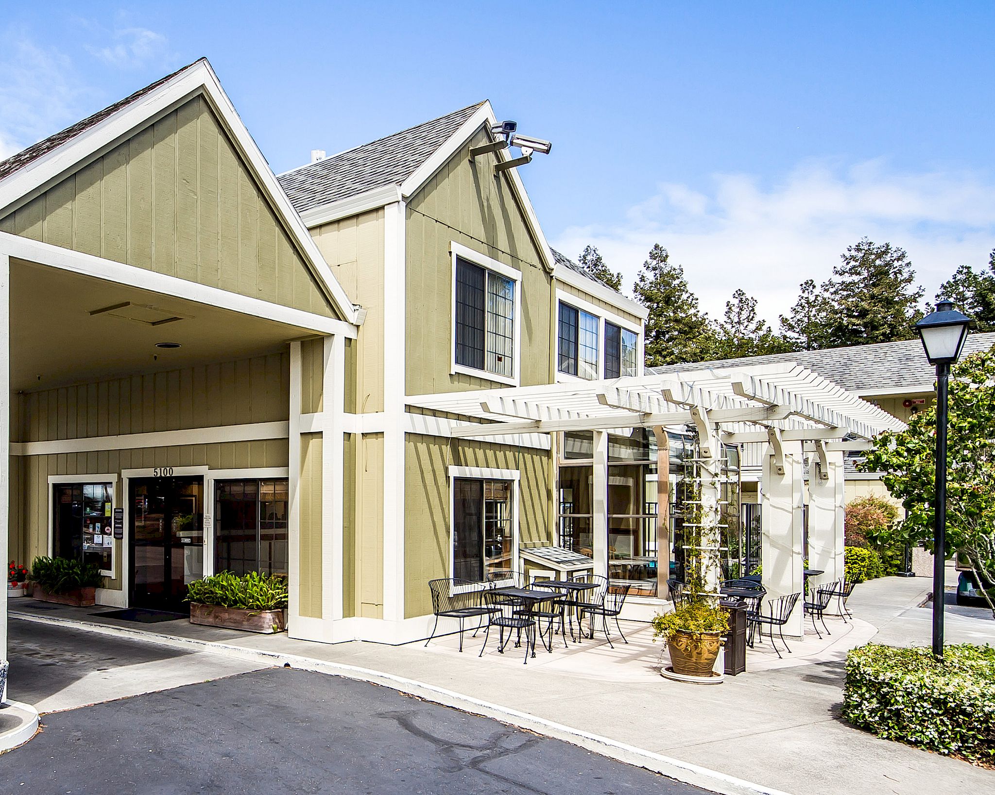 Petaluma California Hotels; Quality Inn Petaluma - Sonoma Hotel Near all the Wineries - Best Hotel
